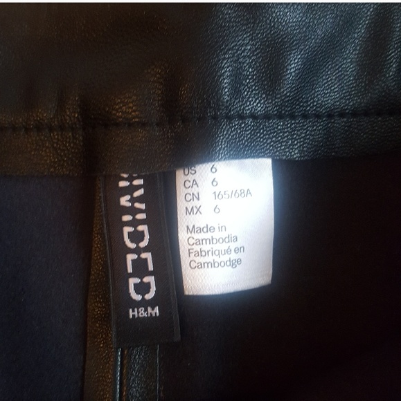 3 for $20 NWT H&M Black Leather High-Rise Shorts - Picture 3 of 3
